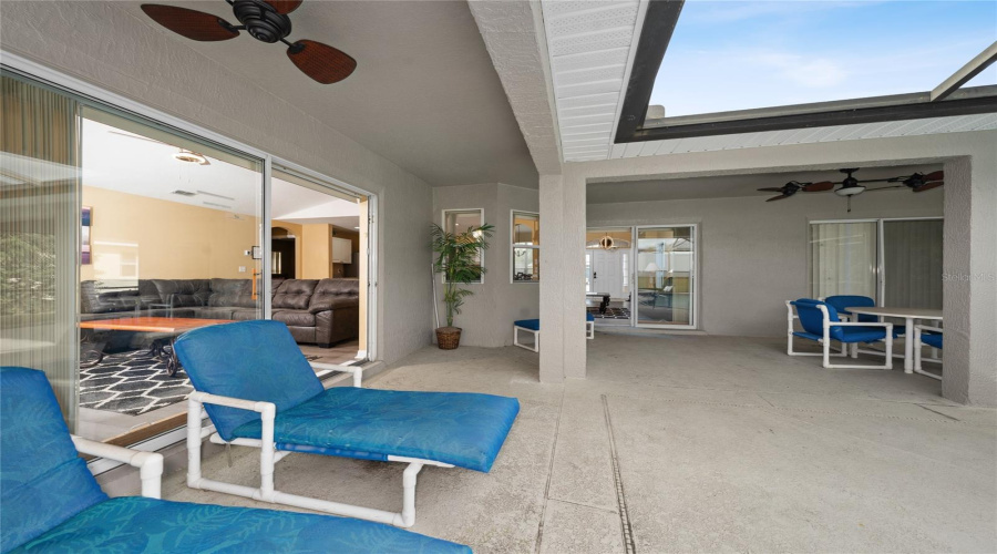 DAVENPORT, Florida 33897, 4 Bedrooms Bedrooms, ,3 BathroomsBathrooms,Residential,For Sale,BARBERA,0,MFROK224677