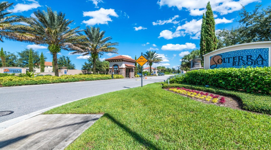 DAVENPORT, Florida 33837, 5 Bedrooms Bedrooms, ,4 BathroomsBathrooms,Residential,For Sale,OAKMOSS,0,MFRS5115862