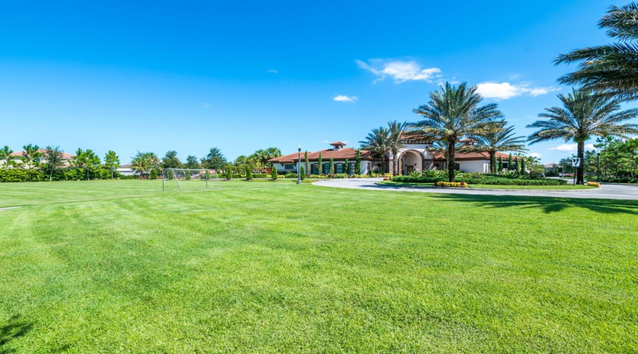 DAVENPORT, Florida 33837, 5 Bedrooms Bedrooms, ,4 BathroomsBathrooms,Residential,For Sale,OAKMOSS,0,MFRS5115862