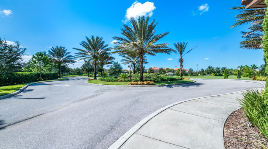 DAVENPORT, Florida 33837, 5 Bedrooms Bedrooms, ,4 BathroomsBathrooms,Residential,For Sale,OAKMOSS,0,MFRS5115862