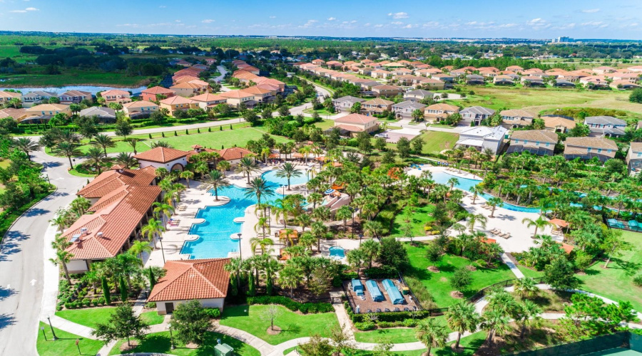 DAVENPORT, Florida 33837, 5 Bedrooms Bedrooms, ,4 BathroomsBathrooms,Residential,For Sale,OAKMOSS,0,MFRS5115862