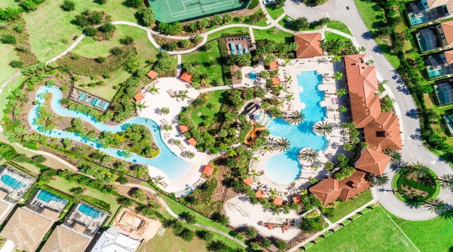 DAVENPORT, Florida 33837, 5 Bedrooms Bedrooms, ,4 BathroomsBathrooms,Residential,For Sale,OAKMOSS,0,MFRS5115862