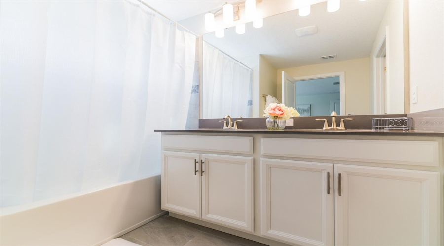 DAVENPORT, Florida 33896, 4 Bedrooms Bedrooms, ,3 BathroomsBathrooms,Residential,For Sale,CABOT CLIFFS,0,MFRO6261064