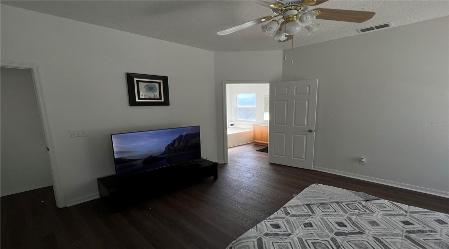 DAVENPORT, Florida 33897, 5 Bedrooms Bedrooms, ,4 BathroomsBathrooms,Residential,For Sale,BLOOMINGDALE,MFRO6261140