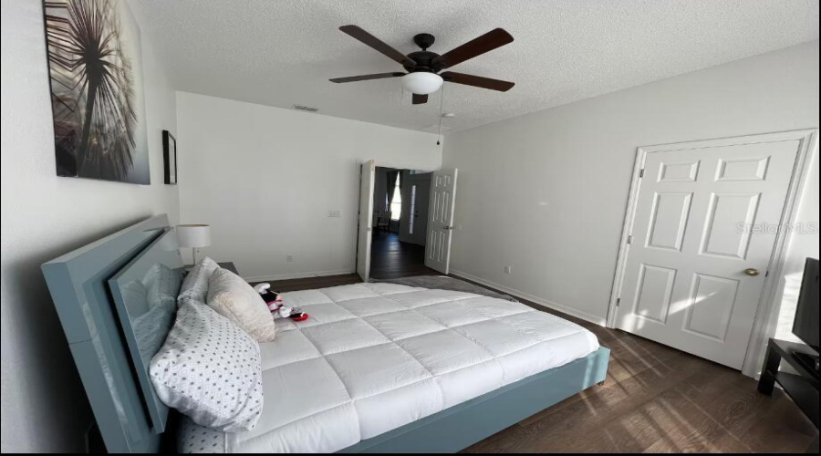 DAVENPORT, Florida 33897, 5 Bedrooms Bedrooms, ,4 BathroomsBathrooms,Residential,For Sale,BLOOMINGDALE,MFRO6261140