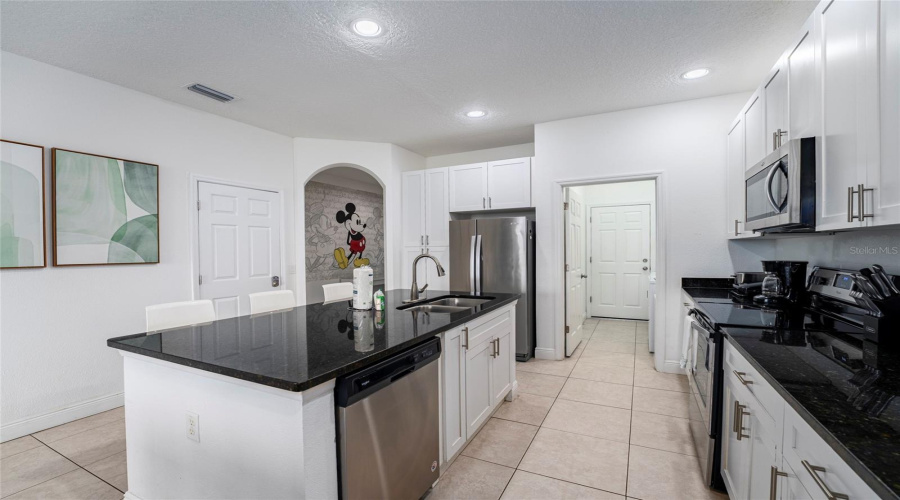 DAVENPORT, Florida 33896, 3 Bedrooms Bedrooms, ,2 BathroomsBathrooms,Residential,For Sale,LAKE SHORE,0,MFRO6261116