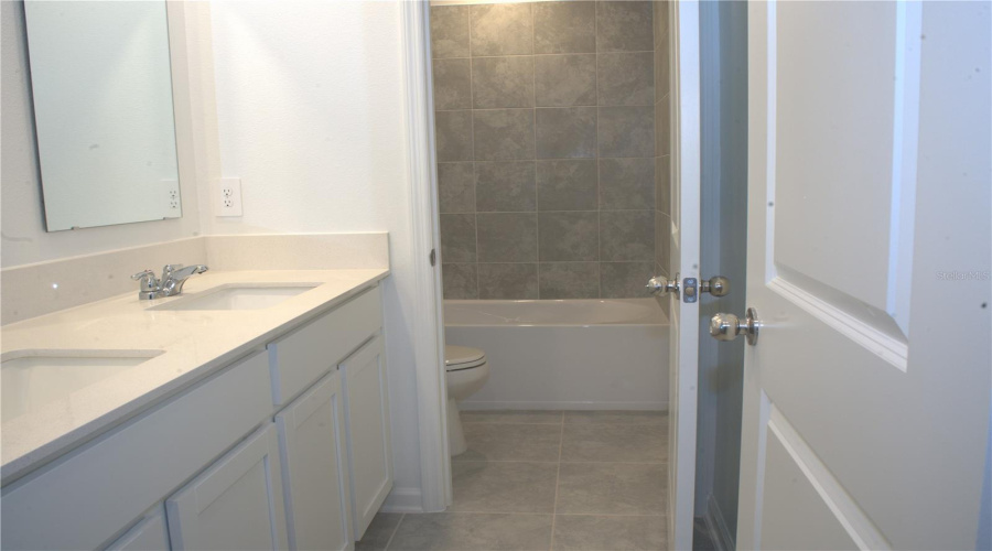KISSIMMEE, Florida 34746, 4 Bedrooms Bedrooms, ,2 BathroomsBathrooms,Residential,For Sale,AMORIE,0,MFRO6261150