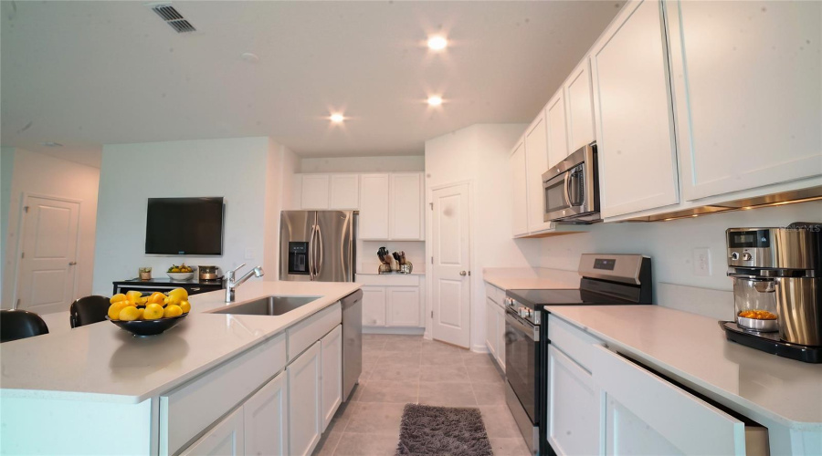 KISSIMMEE, Florida 34746, 4 Bedrooms Bedrooms, ,2 BathroomsBathrooms,Residential,For Sale,AMORIE,0,MFRO6261150