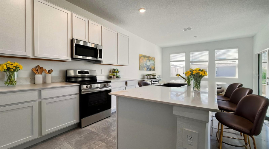 KISSIMMEE, Florida 34746, 4 Bedrooms Bedrooms, ,2 BathroomsBathrooms,Residential,For Sale,AMORIE,0,MFRO6261150