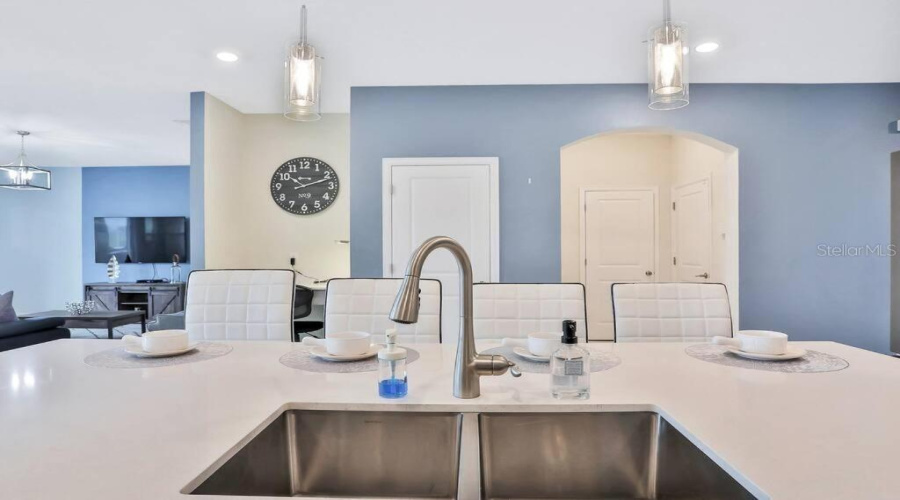 DAVENPORT, Florida 33896, 6 Bedrooms Bedrooms, ,5 BathroomsBathrooms,Residential,For Sale,CABOT CLIFFS,0,MFRS5116247
