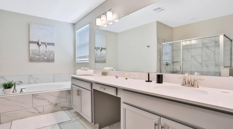 DAVENPORT, Florida 33896, 6 Bedrooms Bedrooms, ,5 BathroomsBathrooms,Residential,For Sale,CABOT CLIFFS,0,MFRS5116247