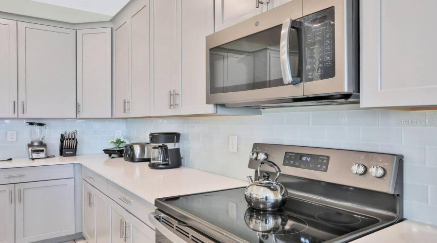 DAVENPORT, Florida 33896, 6 Bedrooms Bedrooms, ,5 BathroomsBathrooms,Residential,For Sale,CABOT CLIFFS,0,MFRS5116247