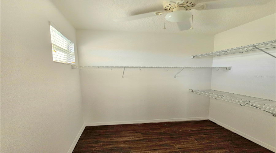 Owner'S Suite Walk-In Closet 1 With Window/Natural Light