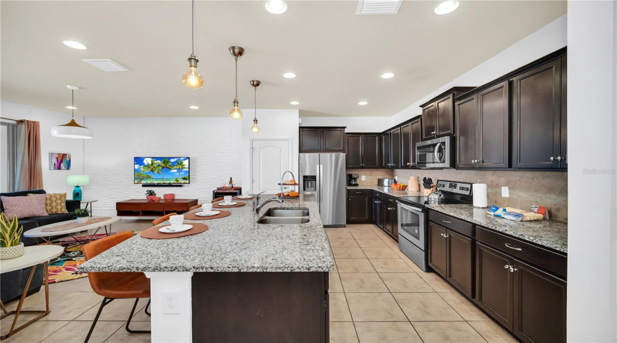KISSIMMEE, Florida 34747, 5 Bedrooms Bedrooms, ,4 BathroomsBathrooms,Residential,For Sale,GENEVE,0,MFRO6262860
