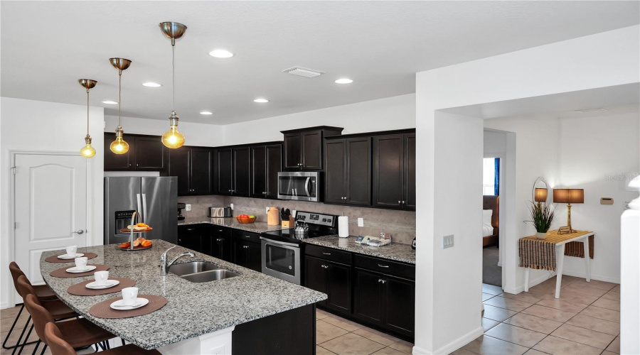 KISSIMMEE, Florida 34747, 5 Bedrooms Bedrooms, ,4 BathroomsBathrooms,Residential,For Sale,GENEVE,0,MFRO6262860