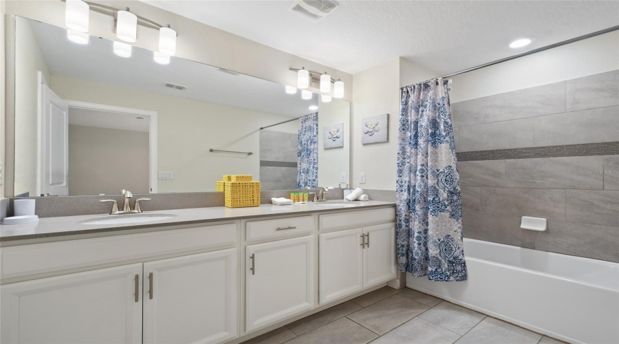 DAVENPORT, Florida 33896, 5 Bedrooms Bedrooms, ,4 BathroomsBathrooms,Residential,For Sale,PEBBLE BEACH,MFRO6262762