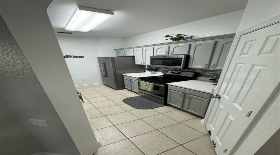 KISSIMMEE, Florida 34747, 3 Bedrooms Bedrooms, ,2 BathroomsBathrooms,Residential,For Sale,ALMATON,0,MFRS5116699
