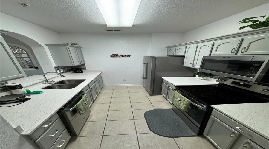 KISSIMMEE, Florida 34747, 3 Bedrooms Bedrooms, ,2 BathroomsBathrooms,Residential,For Sale,ALMATON,0,MFRS5116699
