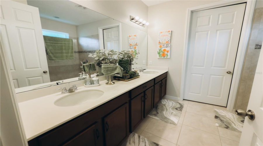KISSIMMEE, Florida 34747, 7 Bedrooms Bedrooms, ,5 BathroomsBathrooms,Residential,For Sale,NASSAU POINT,0,MFRO6251630