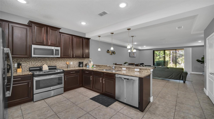 DAVENPORT, Florida 33896, 3 Bedrooms Bedrooms, ,2 BathroomsBathrooms,Residential,For Sale,ROSEVILLE,0,MFRO6263279