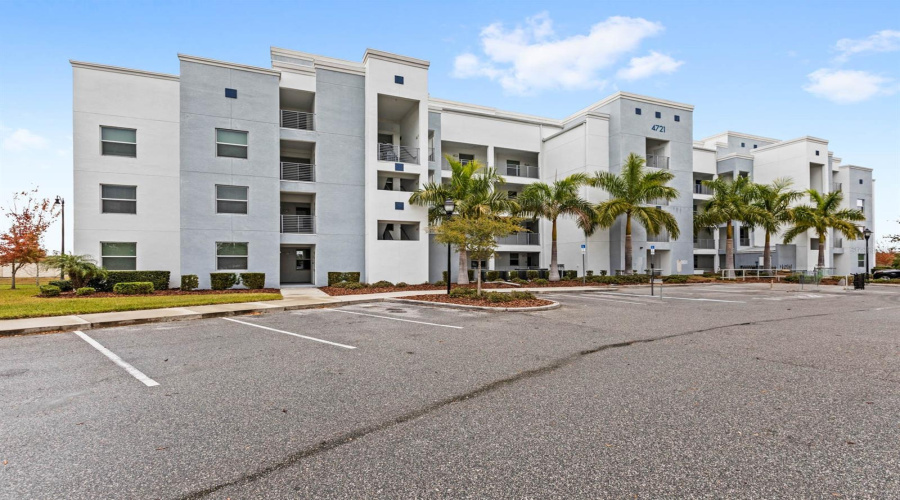 KISSIMMEE, Florida 34746, 2 Bedrooms Bedrooms, ,2 BathroomsBathrooms,Residential,For Sale,CLOCK TOWER,0,MFRO6263907