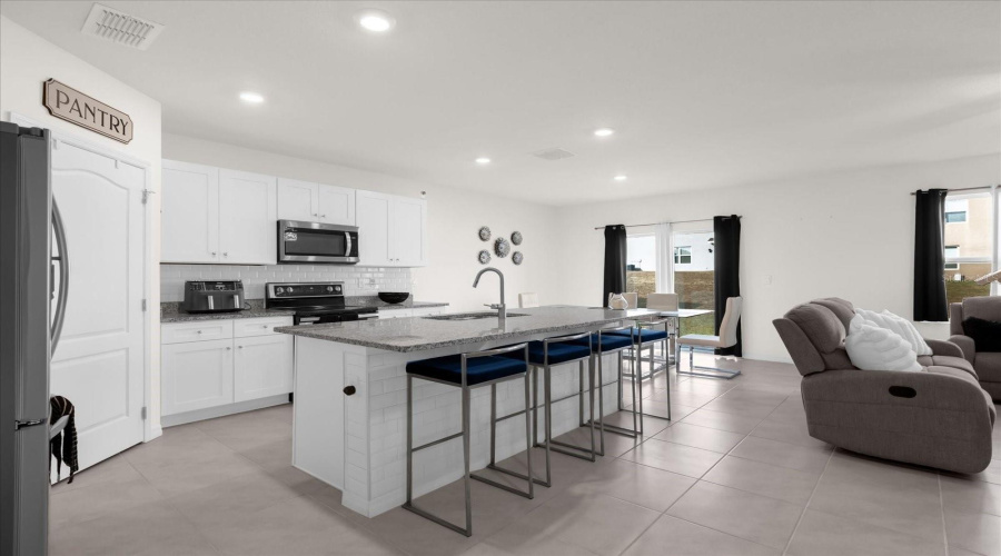 Davenport, Florida 33837, 5 Bedrooms Bedrooms, ,3 Bathroomsbathrooms,Residential,For Sale,Magnolia,Mfro6263978