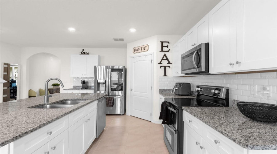 Davenport, Florida 33837, 5 Bedrooms Bedrooms, ,3 Bathroomsbathrooms,Residential,For Sale,Magnolia,Mfro6263978