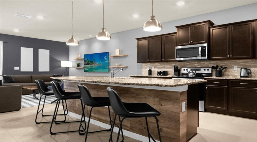 Davenport, Florida 33897, 10 Bedrooms Bedrooms, ,8 Bathroomsbathrooms,Residential,For Sale,Lana,Mfrs5117025