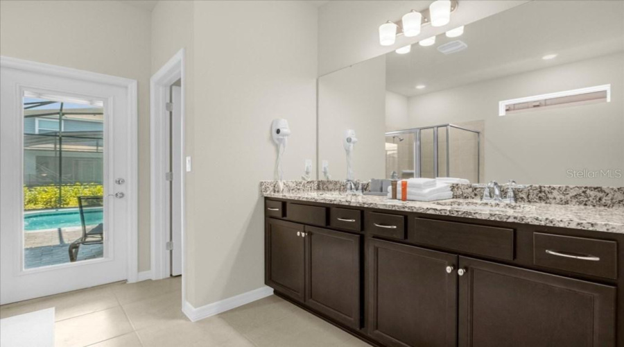 Davenport, Florida 33897, 10 Bedrooms Bedrooms, ,8 Bathroomsbathrooms,Residential,For Sale,Lana,Mfrs5117025