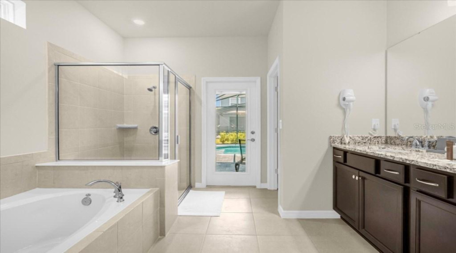 Davenport, Florida 33897, 10 Bedrooms Bedrooms, ,8 Bathroomsbathrooms,Residential,For Sale,Lana,Mfrs5117025