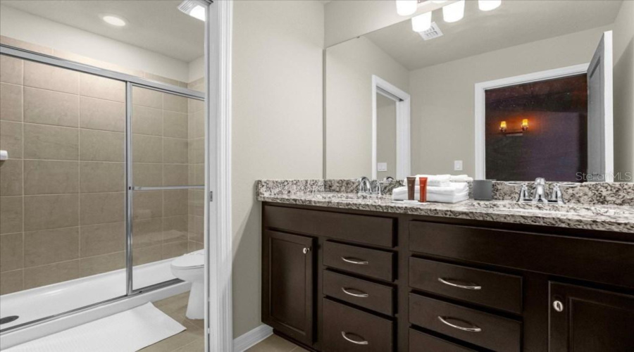 Davenport, Florida 33897, 10 Bedrooms Bedrooms, ,8 Bathroomsbathrooms,Residential,For Sale,Lana,Mfrs5117025
