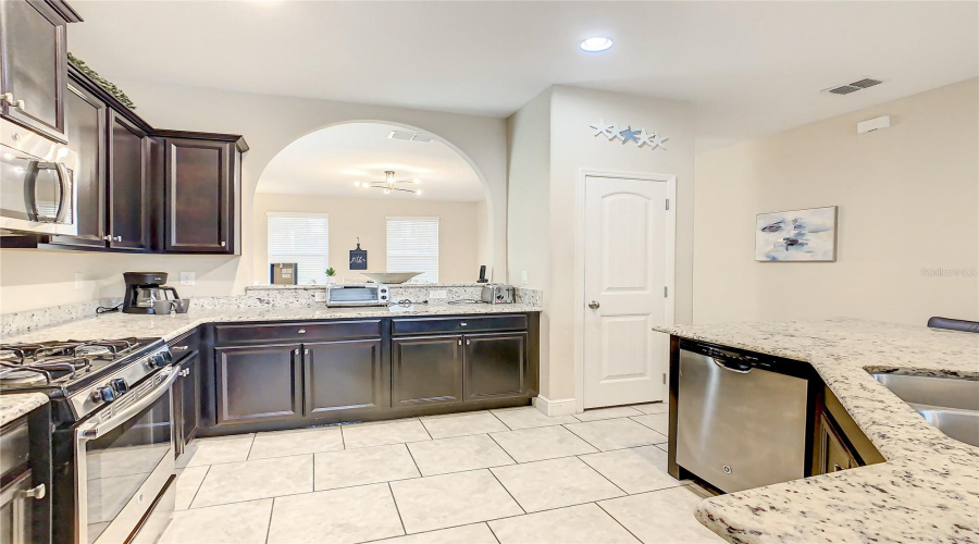 DAVENPORT, Florida 33837, 5 Bedrooms Bedrooms, ,4 BathroomsBathrooms,Residential,For Sale,WILDWOOD,0,MFRO6263897