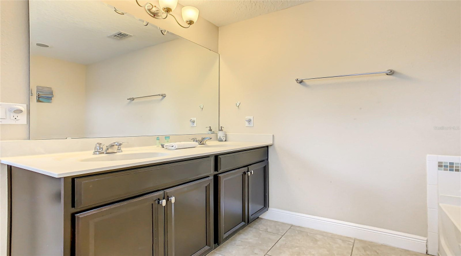 DAVENPORT, Florida 33837, 5 Bedrooms Bedrooms, ,4 BathroomsBathrooms,Residential,For Sale,WILDWOOD,0,MFRO6263897
