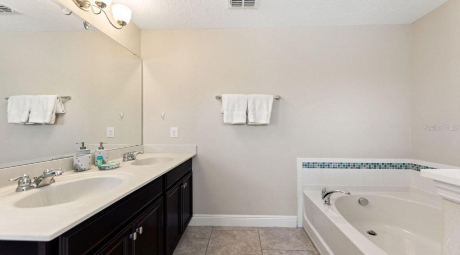 DAVENPORT, Florida 33837, 5 Bedrooms Bedrooms, ,4 BathroomsBathrooms,Residential,For Sale,WILDWOOD,0,MFRO6263897
