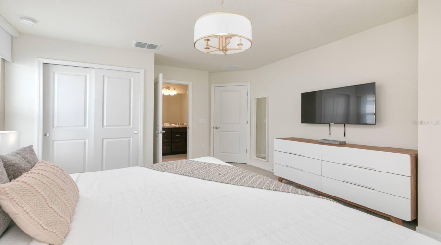 DAVENPORT, Florida 33897, 7 Bedrooms Bedrooms, ,5 BathroomsBathrooms,Residential,For Sale,KONA,0,MFRO6264499