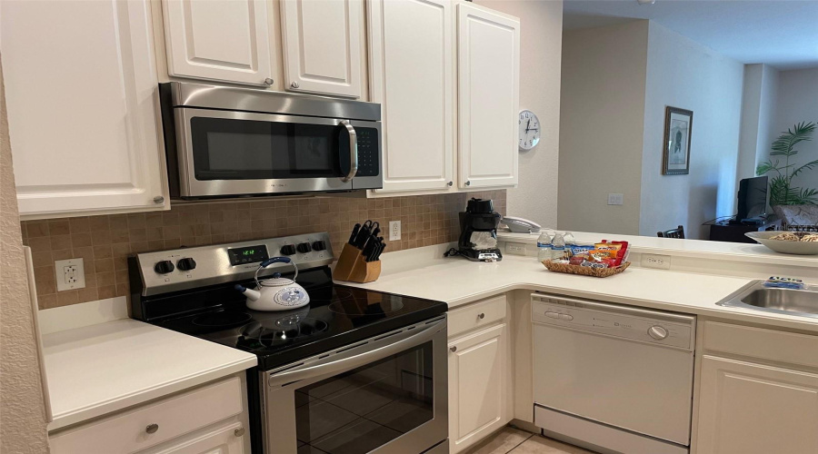 DAVENPORT, Florida 33897, 3 Bedrooms Bedrooms, ,2 BathroomsBathrooms,Residential,For Sale,LUCAYA,MFRTB8331380