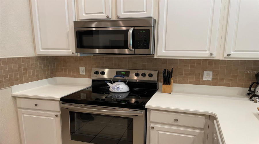 DAVENPORT, Florida 33897, 3 Bedrooms Bedrooms, ,2 BathroomsBathrooms,Residential,For Sale,LUCAYA,MFRTB8331380