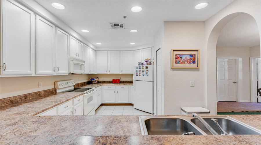 KISSIMMEE, Florida 34747, 2 Bedrooms Bedrooms, ,2 BathroomsBathrooms,Residential,For Sale,TREASURE TROVE,0,MFRO6264771