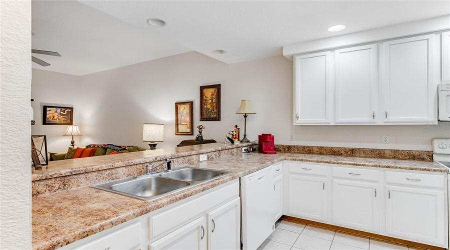 KISSIMMEE, Florida 34747, 2 Bedrooms Bedrooms, ,2 BathroomsBathrooms,Residential,For Sale,TREASURE TROVE,0,MFRO6264771