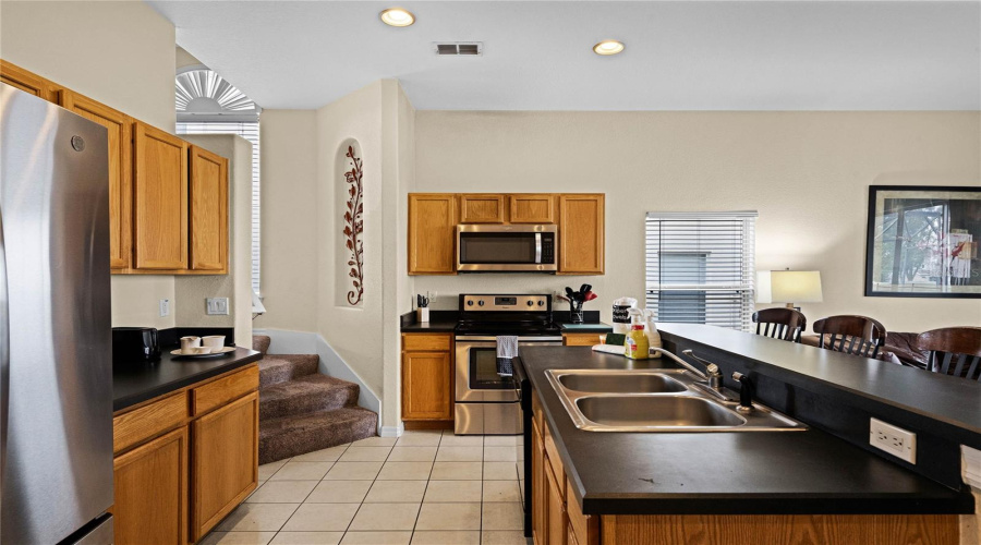 Davenport, Florida 33837, 5 Bedrooms Bedrooms, ,3 Bathroomsbathrooms,Residential,For Sale,Cadiz,Mfrs5117309