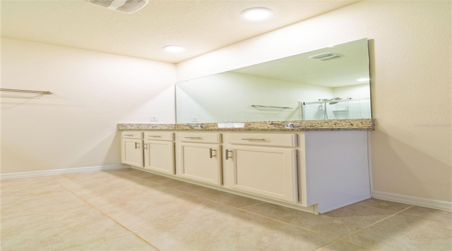 Davenport, Florida 33837, 3 Bedrooms Bedrooms, ,2 Bathroomsbathrooms,Residential,For Sale,Noble,Mfrs5117047