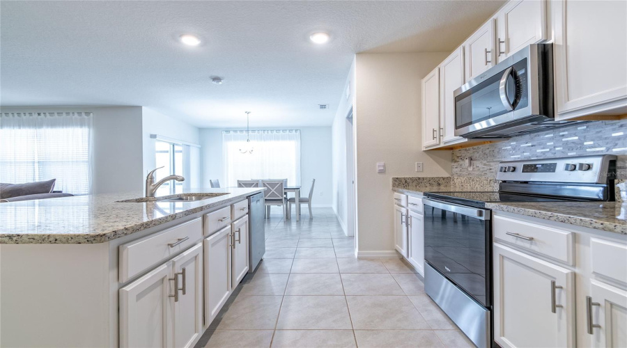 Davenport, Florida 33837, 3 Bedrooms Bedrooms, ,2 Bathroomsbathrooms,Residential,For Sale,Noble,Mfrs5117047