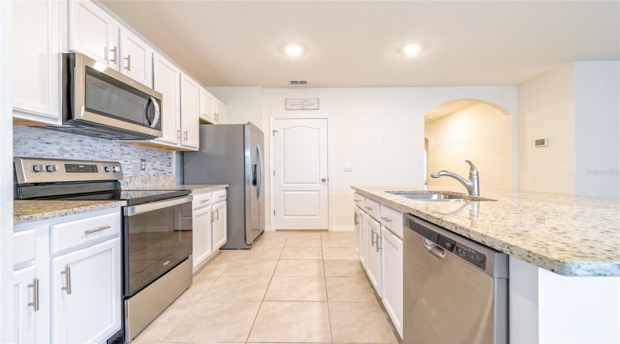 Davenport, Florida 33837, 3 Bedrooms Bedrooms, ,2 Bathroomsbathrooms,Residential,For Sale,Noble,Mfrs5117047
