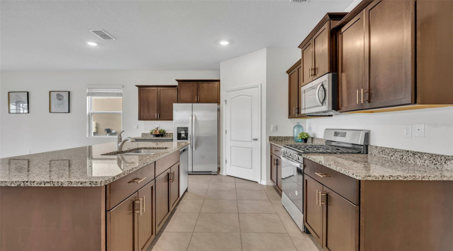 Davenport, Florida 33837, 6 Bedrooms Bedrooms, ,5 Bathroomsbathrooms,Residential,For Sale,Oak Reflection Loop,Mfro6264655