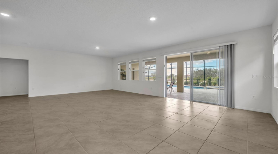 Davenport, Florida 33837, 6 Bedrooms Bedrooms, ,5 Bathroomsbathrooms,Residential,For Sale,Oak Reflection Loop,Mfro6264655
