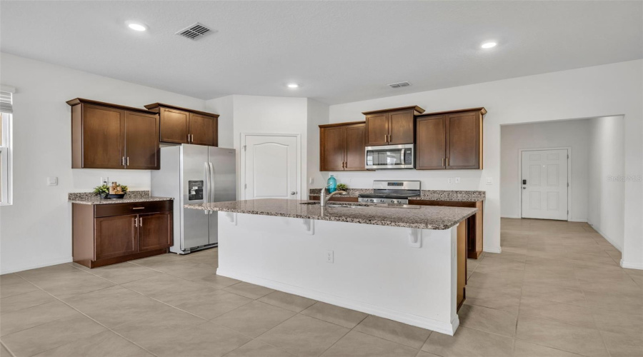 Davenport, Florida 33837, 6 Bedrooms Bedrooms, ,5 Bathroomsbathrooms,Residential,For Sale,Oak Reflection Loop,Mfro6264655