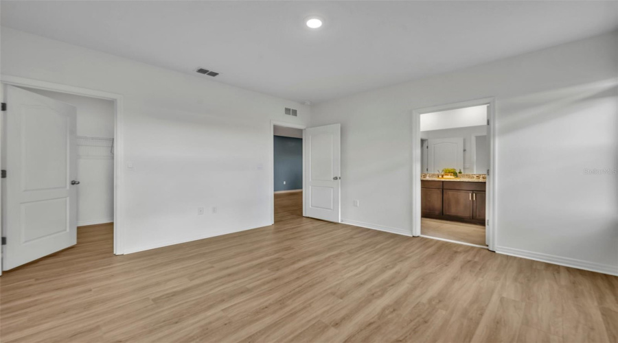 Davenport, Florida 33837, 6 Bedrooms Bedrooms, ,5 Bathroomsbathrooms,Residential,For Sale,Oak Reflection Loop,Mfro6264655