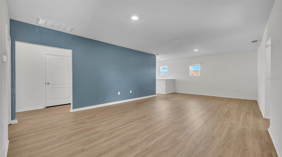 Davenport, Florida 33837, 6 Bedrooms Bedrooms, ,5 Bathroomsbathrooms,Residential,For Sale,Oak Reflection Loop,Mfro6264655