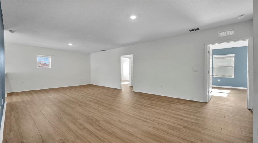Davenport, Florida 33837, 6 Bedrooms Bedrooms, ,5 Bathroomsbathrooms,Residential,For Sale,Oak Reflection Loop,Mfro6264655