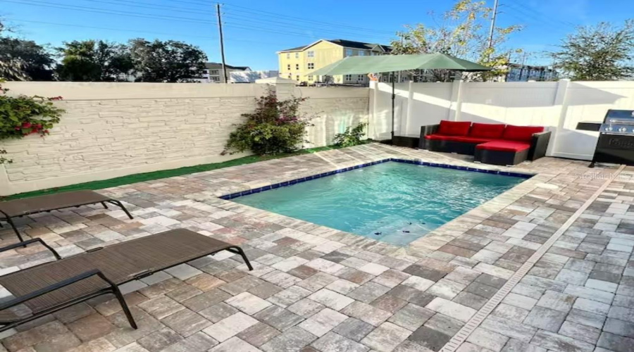 Privet Pool